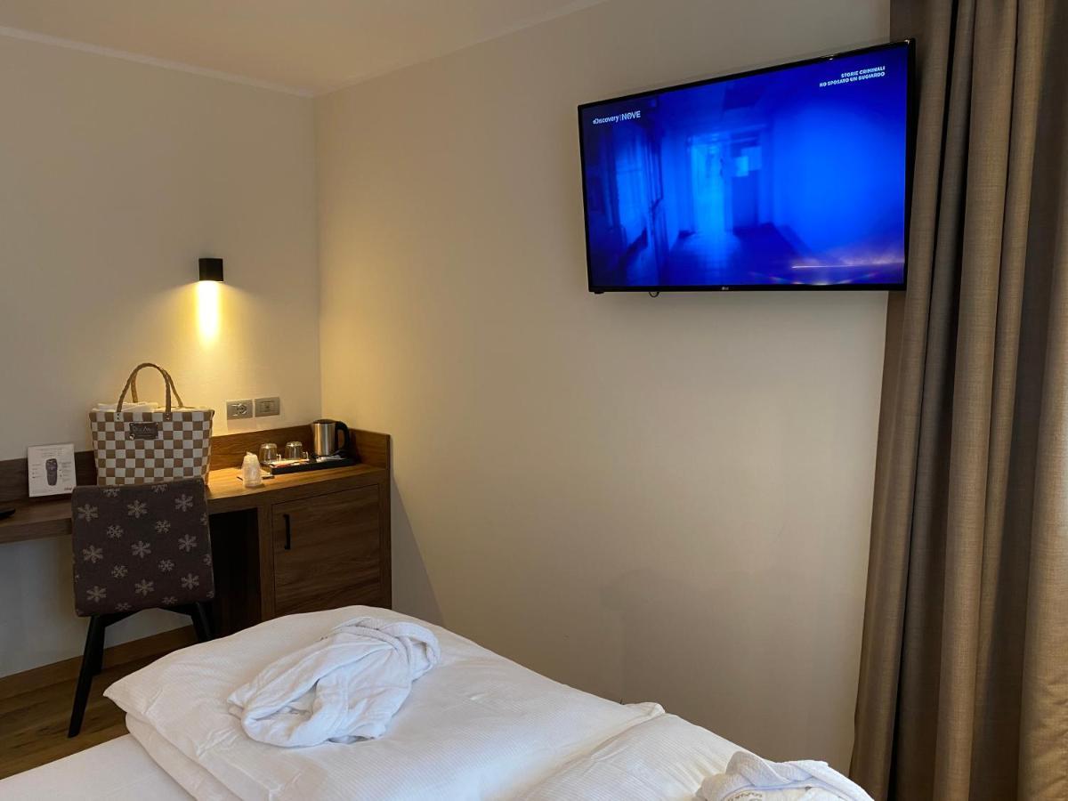 Dolomeet Boutique Hotel Pinzolo Ngoại thất bức ảnh