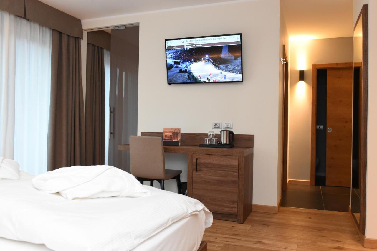 Dolomeet Boutique Hotel Pinzolo Ngoại thất bức ảnh