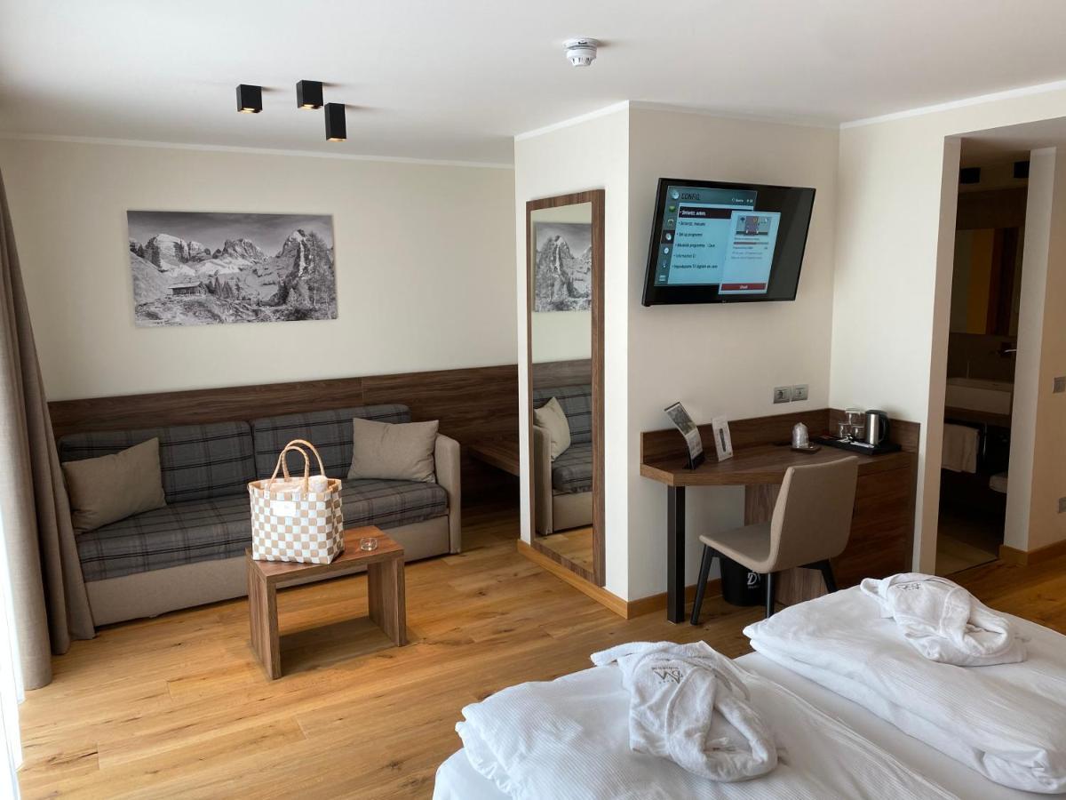 Dolomeet Boutique Hotel Pinzolo Ngoại thất bức ảnh