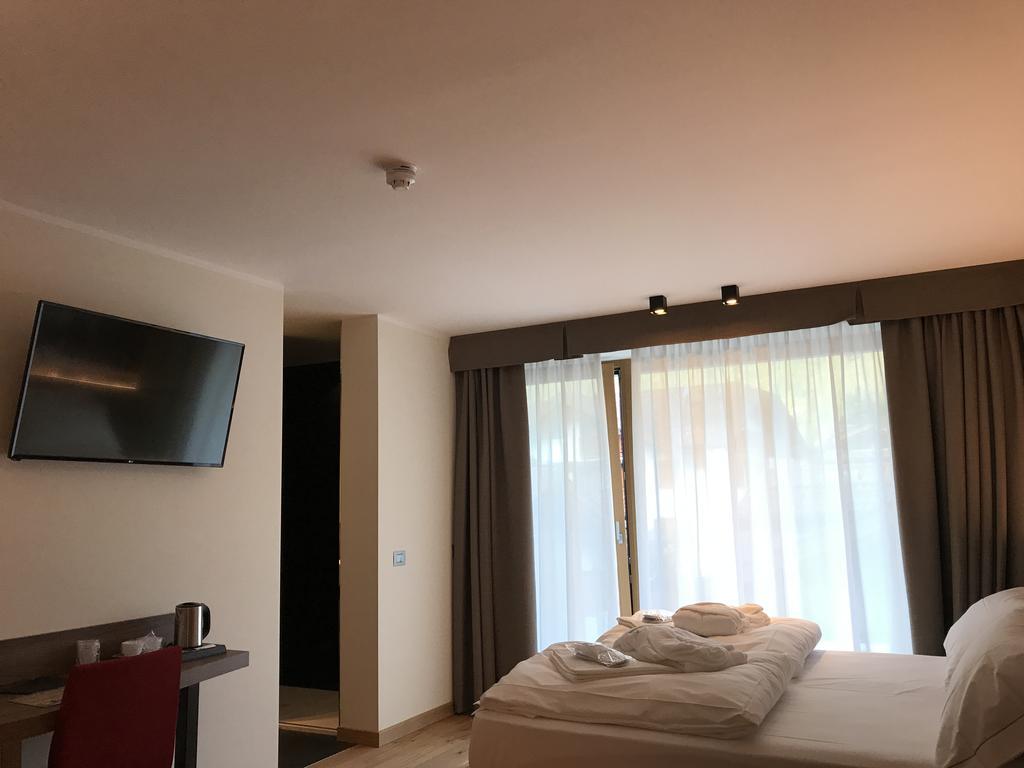 Dolomeet Boutique Hotel Pinzolo Ngoại thất bức ảnh
