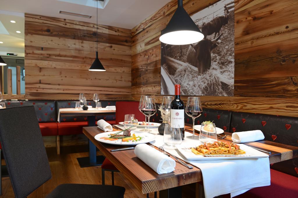 Dolomeet Boutique Hotel Pinzolo Ngoại thất bức ảnh
