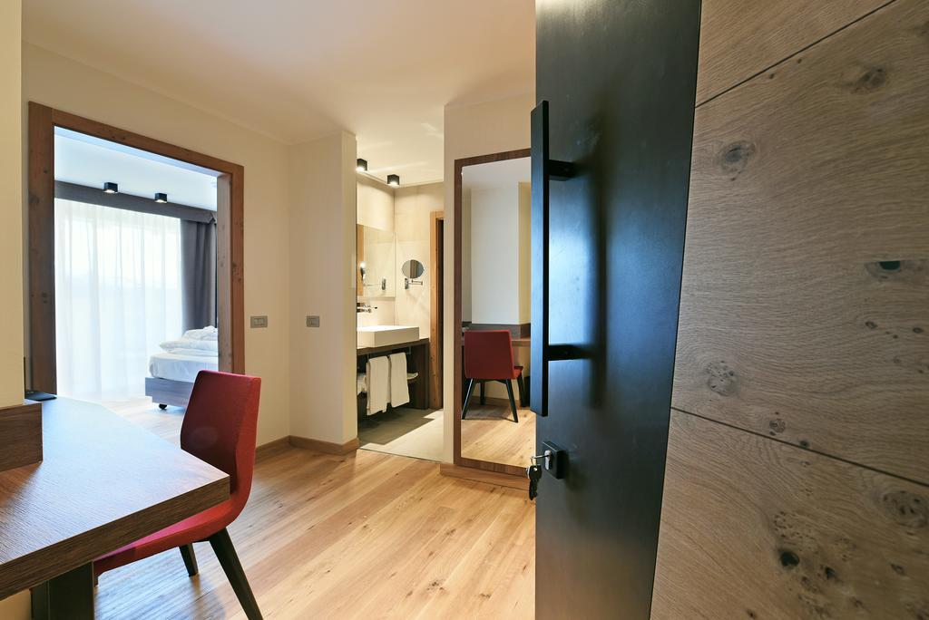 Dolomeet Boutique Hotel Pinzolo Ngoại thất bức ảnh