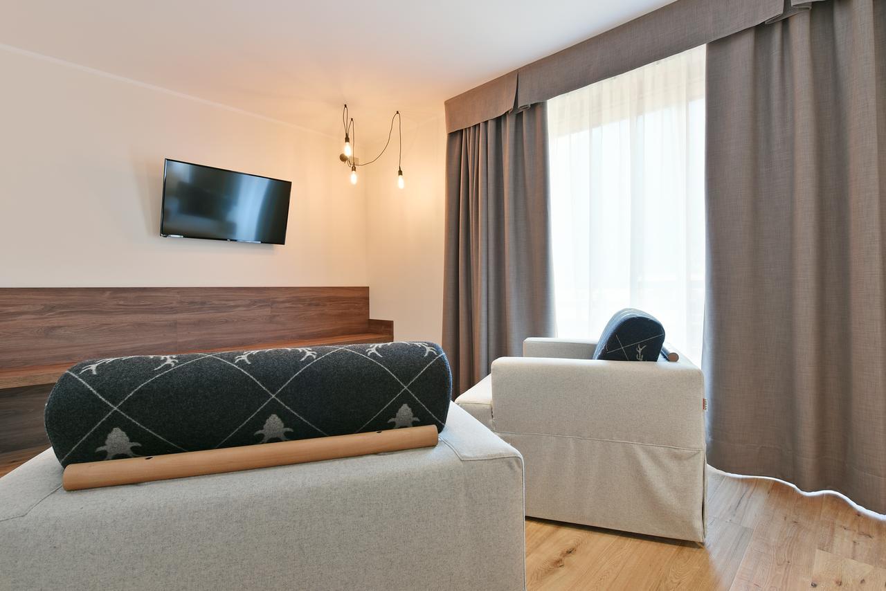 Dolomeet Boutique Hotel Pinzolo Ngoại thất bức ảnh